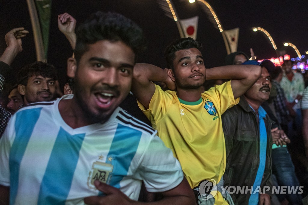 [월드컵] 아르헨티나 팬들, 이웃 나라 브라질 탈락에 '경사 났네'