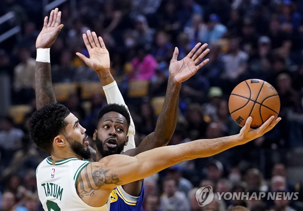 커리·톰프슨 66점 합작…NBA 골든스테이트, 보스턴에 완승