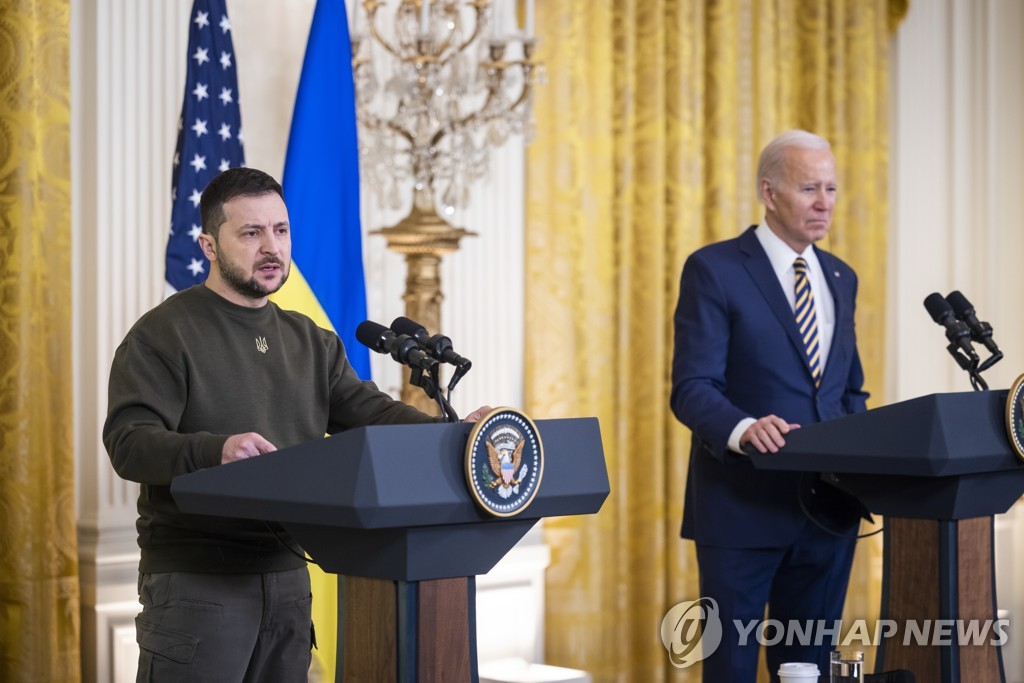 바이든 "푸틴, 전쟁 끝낼 의사없어"…젤렌스키 "영토, 타협불가"