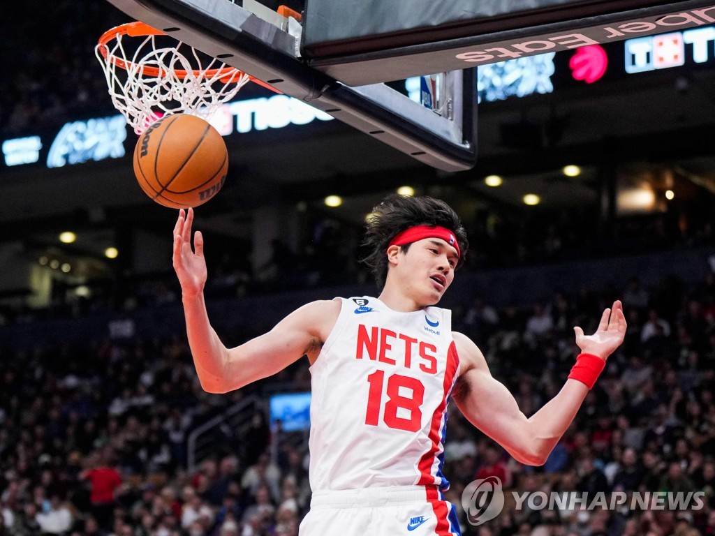 와타나베 역전 3점포…NBA 브루클린, 토론토 3점 차 제압