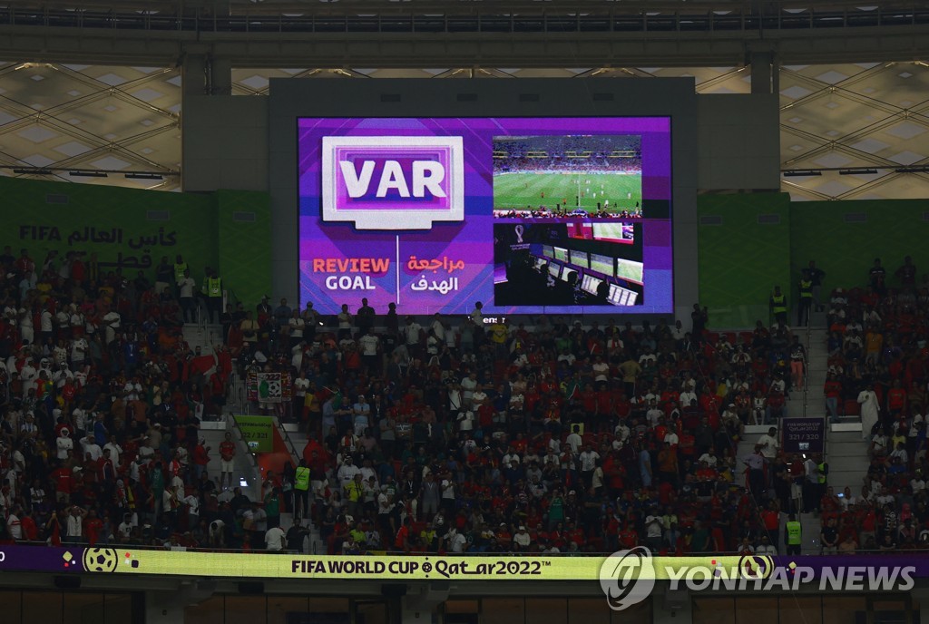 [월드컵] 논란의 일본전 VAR 판정에 일부 팬 조롱…"VAR 또 실패했다"