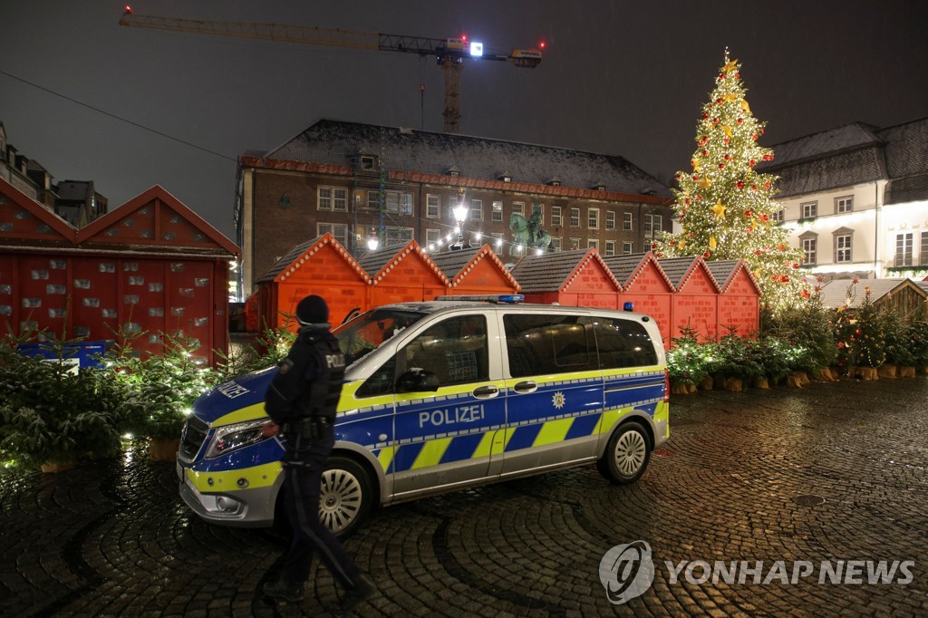 독일 뒤셀도르프, '트럭테러' 예고에 크리스마스 시장 폐쇄