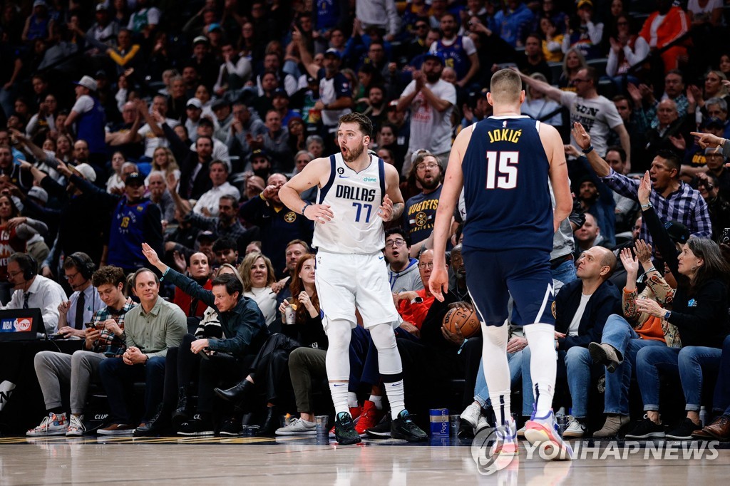 NBA '유럽파 대전'서 웃은 돈치치…댈러스, 덴버에 1점 차 신승