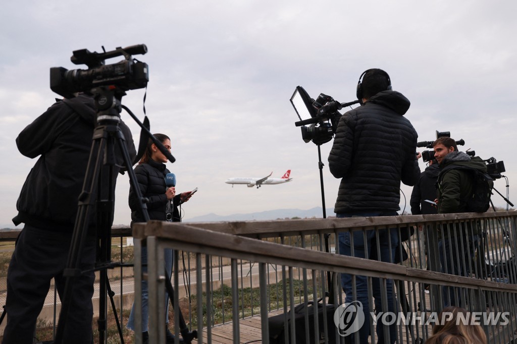 모로코發 여객기 스페인 비상착륙…승객 12명 도주