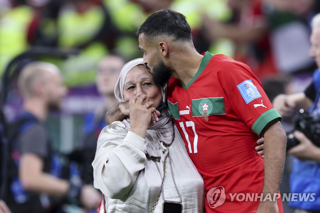 [월드컵] 4강 신화 동력은 '엄빠'의 내리사랑…한 서린 모로코 디아스포라