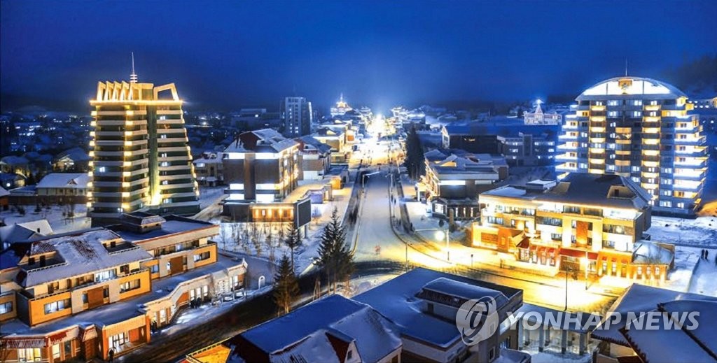 [한반도의 오늘] 백두산 기슭 '혁명성지' 삼지연…"농촌진흥 본보기로 천지개벽"