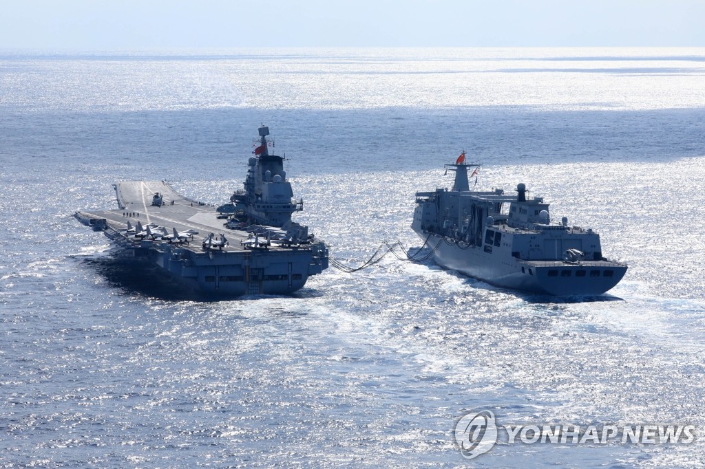 日 '반격능력 보유' 결정한 날 중국 항모전단 무력시위(종합)