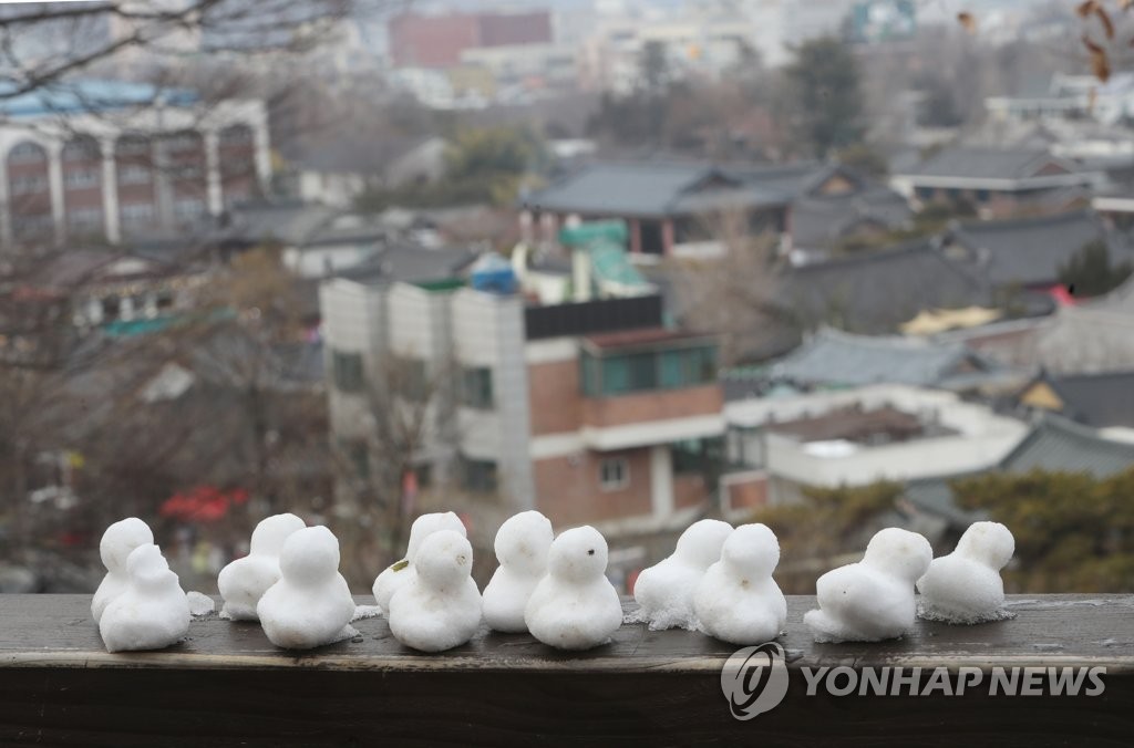 전국 흐림…곳곳에 비·눈 소식