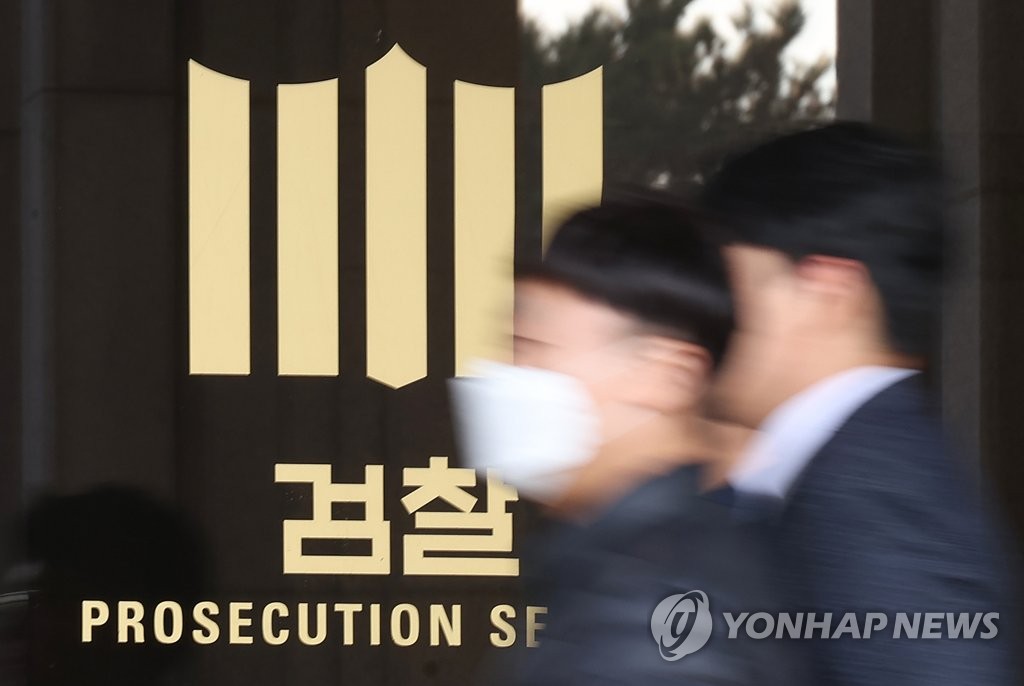 검찰, '6조원대 철근 담합' 동국제강 前대표 소환
