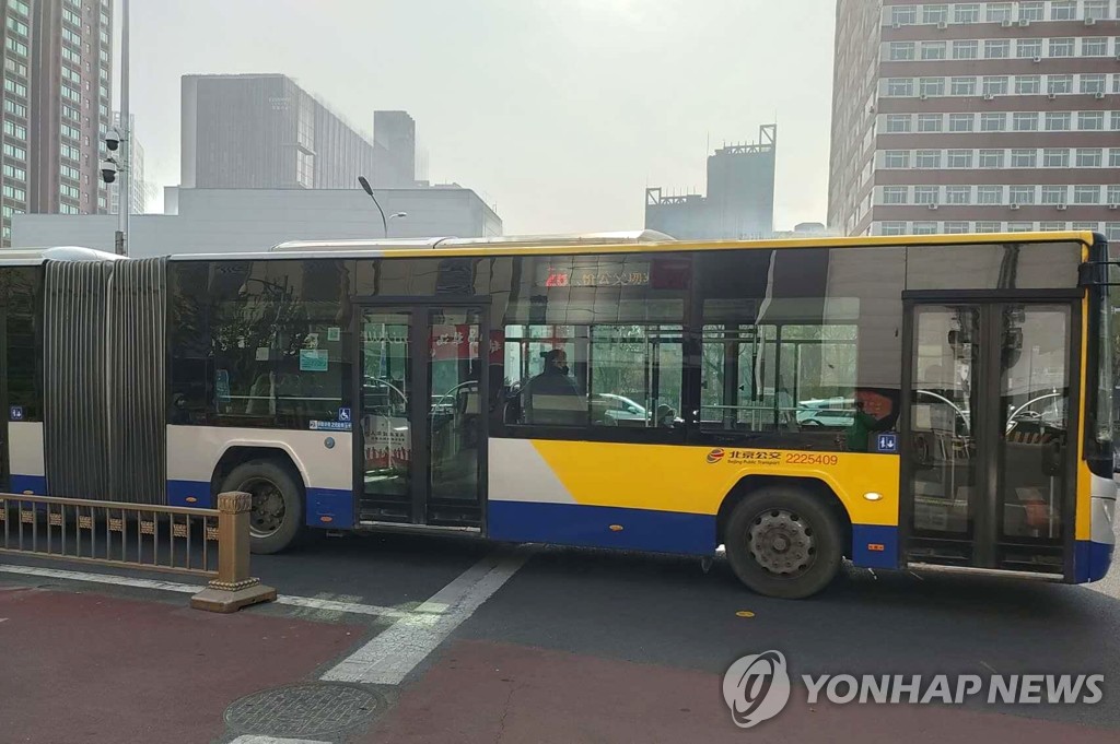 PCR 완화·시설격리 축소…위드코로나로 가는 中 '연착륙' 할까