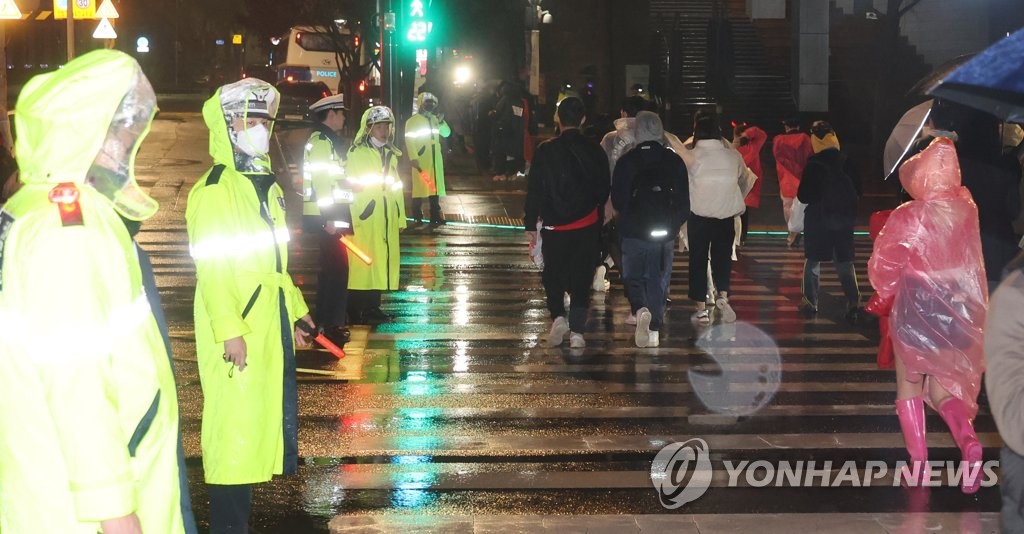 [월드컵] 심야 거리응원에 지하철 2·3·5호선 막차 연장