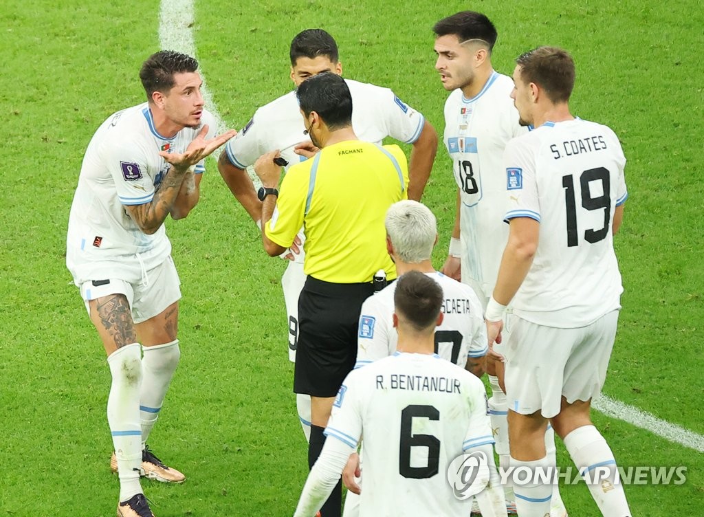[월드컵] 한국에 밀린 우루과이 감독 "페널티킥 판정 때문에 탈락했다"