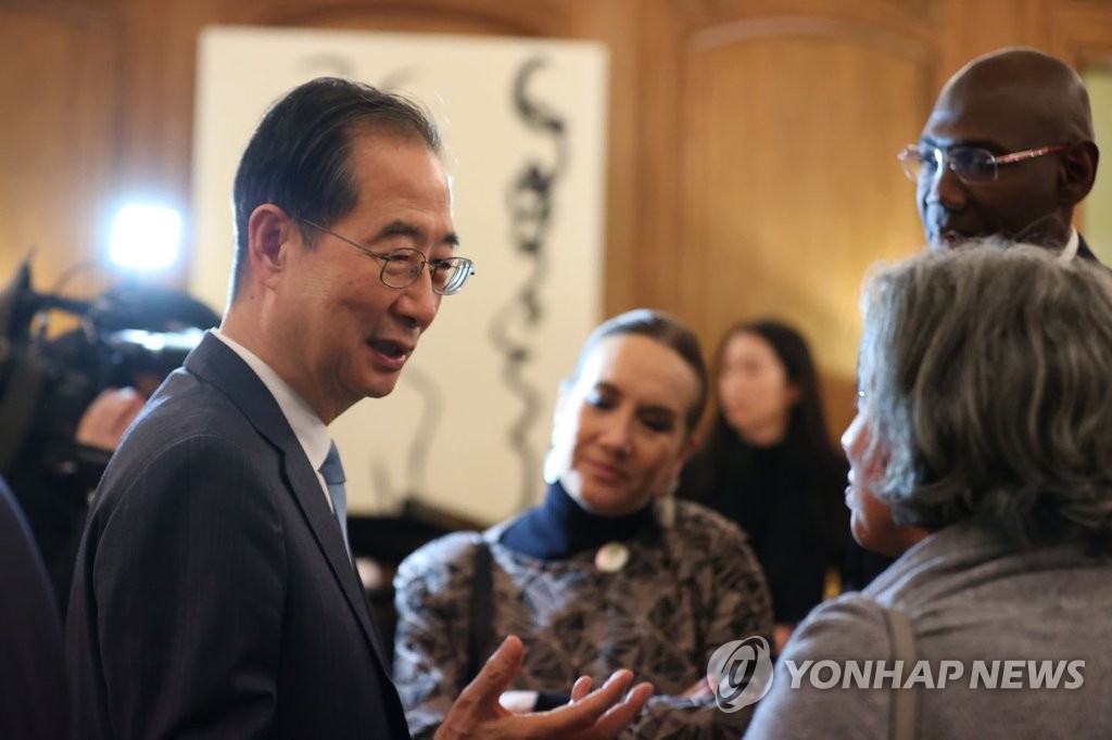 '아프리카 순방' 한총리, 가나 도착…한국 정상급 첫 방문