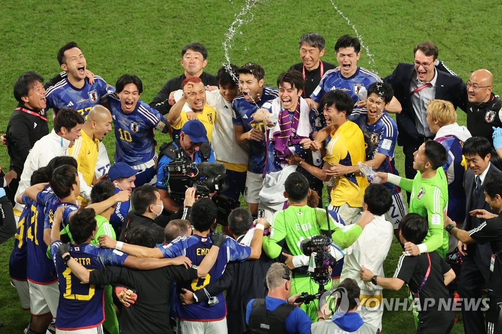 [월드컵] 일본 열도 스페인 꺾고 16강 진출에 '역사적 승리' 열광