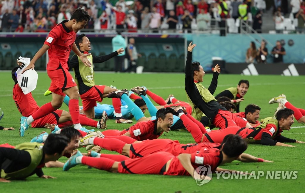 [월드컵] 한국, 12년 만의 극적인 16강 진출…이번엔 기쁨의 눈물바다