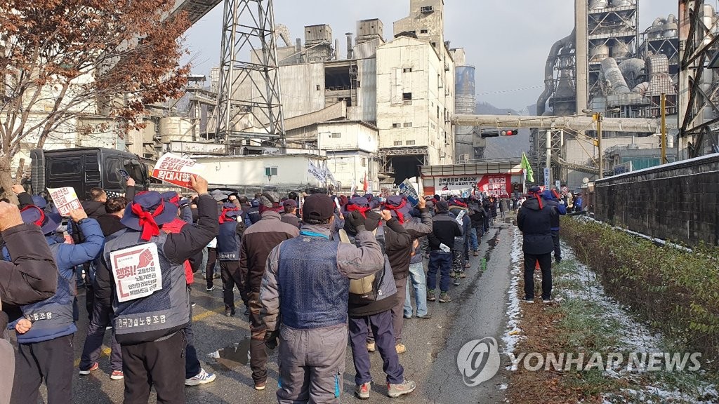 민노총, 한일시멘트 단양공장서 결의대회…"안전운임제 관철"