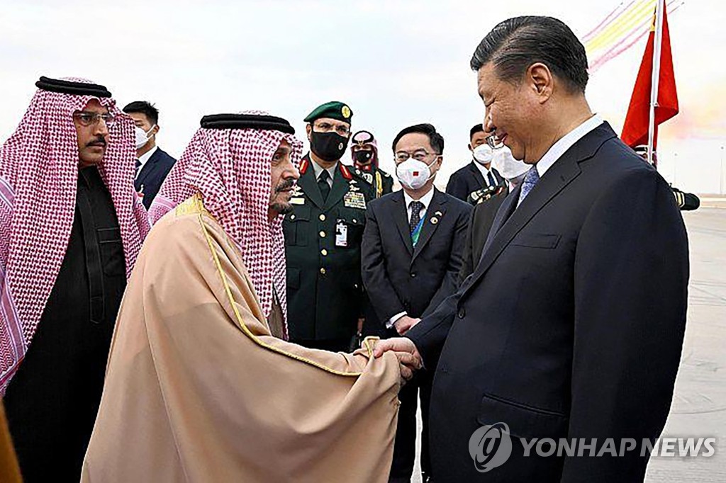 시진핑 환대하는 빈살만…"미국·사우디 '일부일처 시대' 종식"