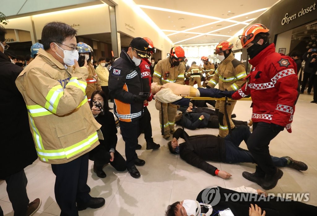 '제2의 이태원 참사 막자'…에스컬레이터 압사 사고 대응훈련