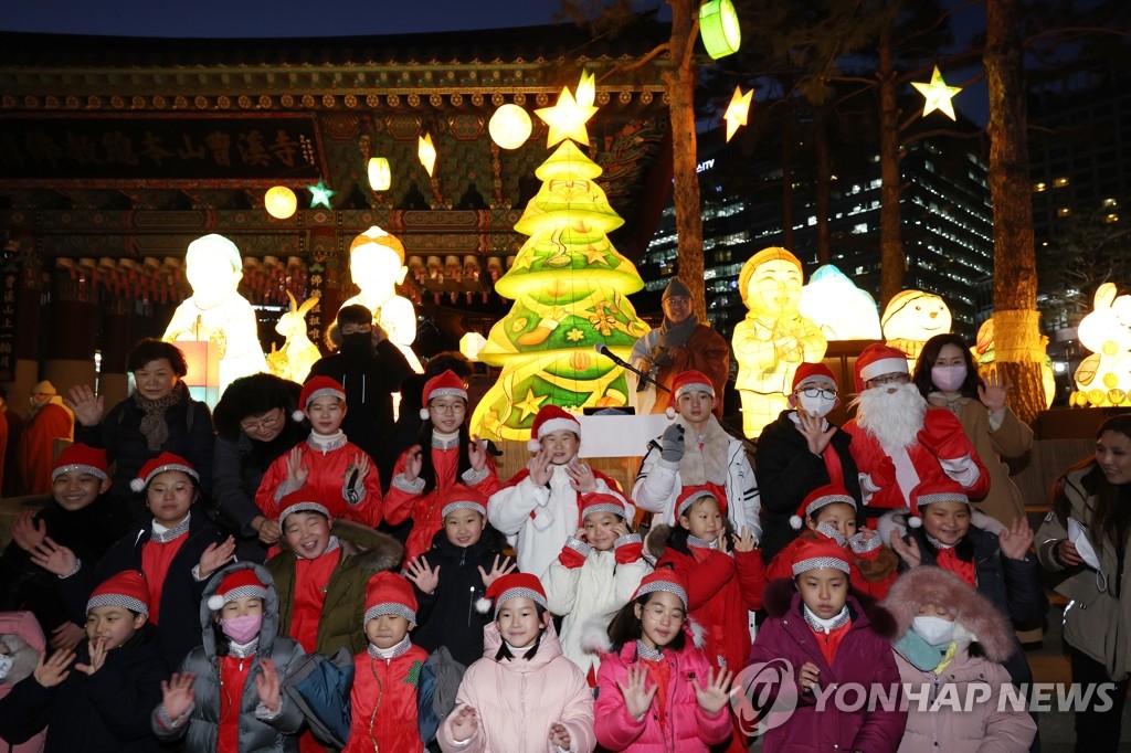 조계종 총무원장 "예수님 탄생 축하"…크리스마스트리 점등