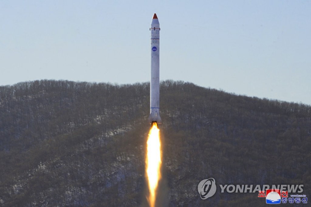 한반도 지상감시 '눈' 확보 경쟁…北 '4월 위성1호기' 도전장