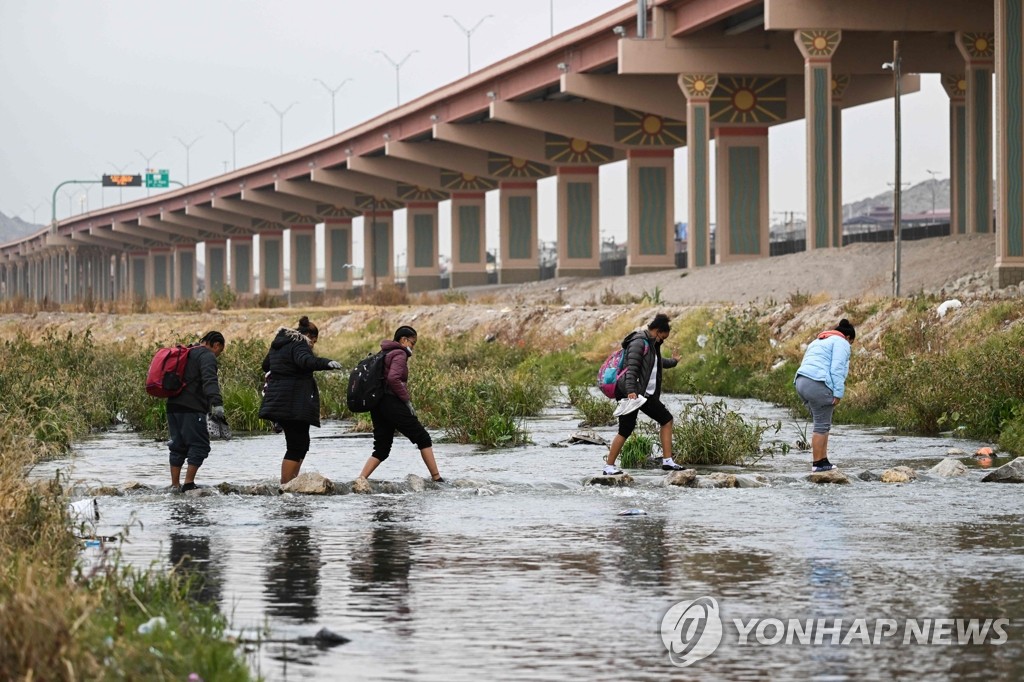 불법이민 추방 끝내려는 바이든, 이번엔 보수 대법원에 '발목'(종합)