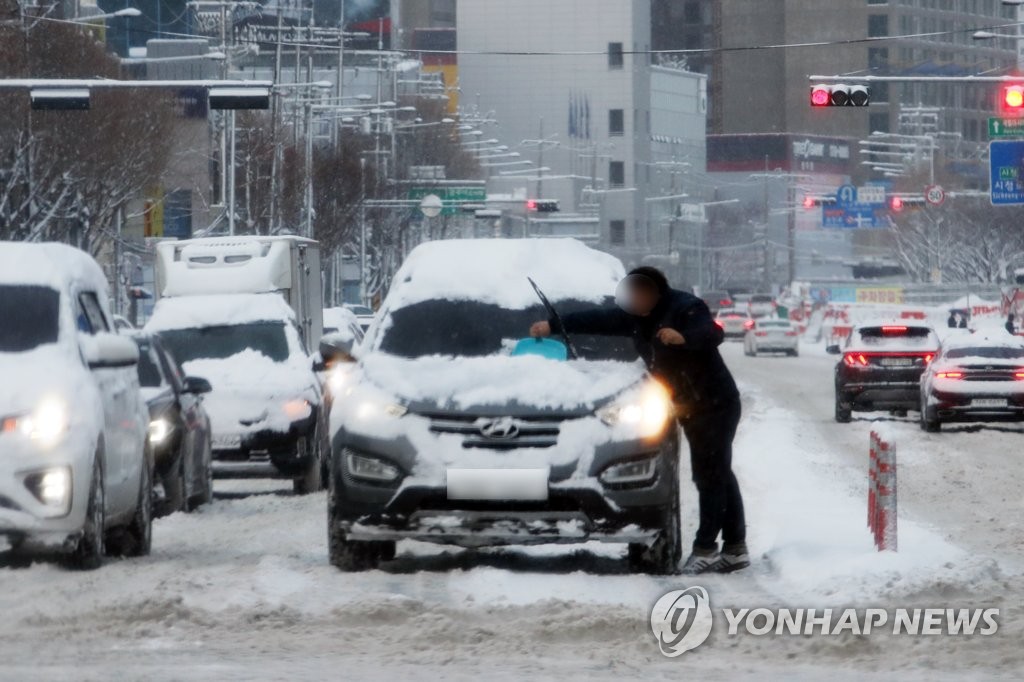 대중교통도 차질…광주전남 버스 운행 단축·중단 잇따라