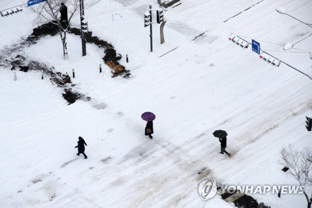 광주·전남 사흘간 40㎝ 역대급 폭설…일부 교통통제 지속