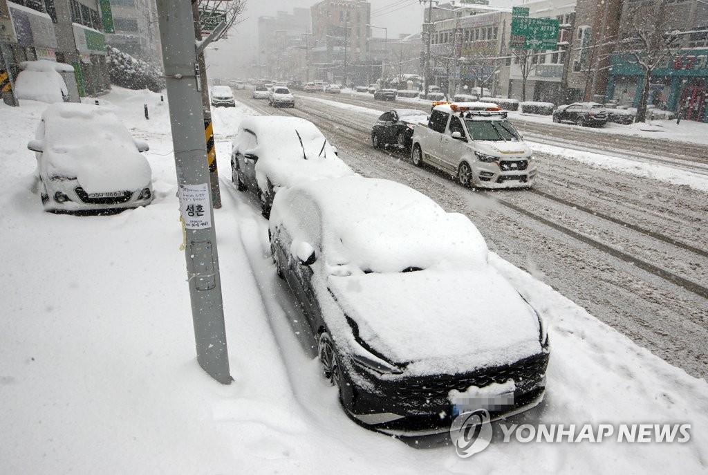 광주·전남 사흘간 40㎝ 역대급 폭설…일부 교통통제 지속