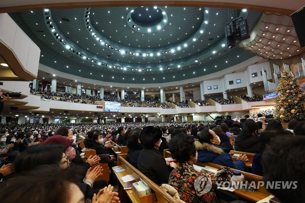 "은총 충만하길"…3년만에 인원 제한없는 성탄 미사·예배