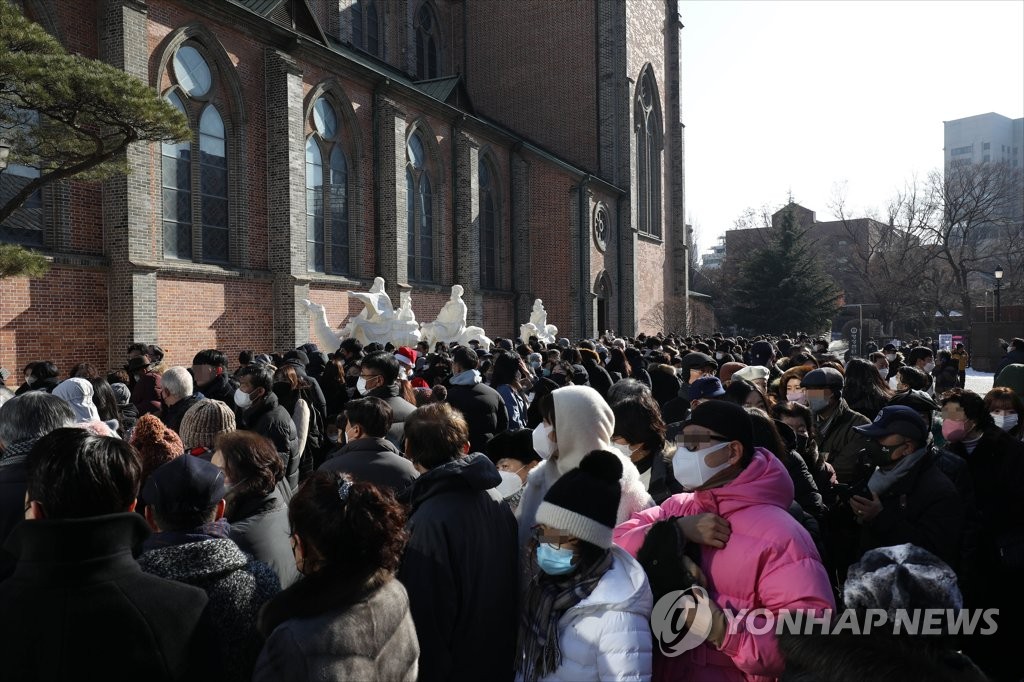 "은총 충만하길"…3년만에 인원 제한없는 성탄 미사·예배