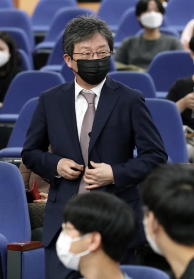 유승민 '당원투표 100%' 룰 개정에 "막장드라마 배후엔 윤석열"