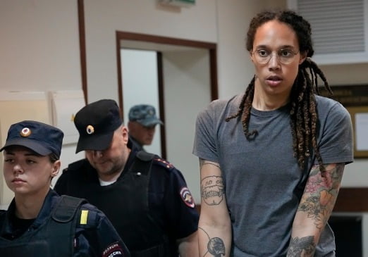 러시아에서 마약 소지 혐의로 수감돼 징역 9년형을 선고받은 미국여자프로농구(WNBA) 선수  브리트니 그라이너가 석방됐다. /사진=AP