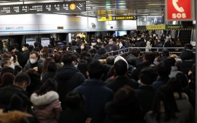 서울 지하철서점 36년 만에 문 닫는다…"승객 이동 방해"