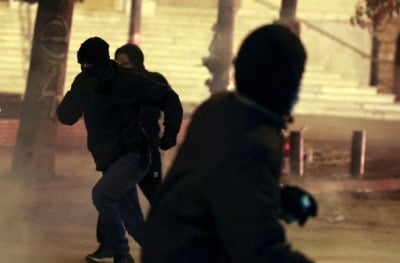 그리스서 집시소년 경찰 총에 중태…시위대 거리로 나와 '맞불'