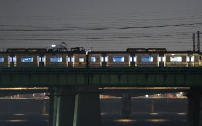 500여명 탄 1호선, 한강철교서 멈췄다…승객들 '공포의 2시간'