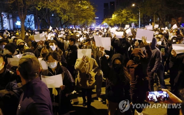 중국 시위대엔 트위터가 생명줄…단속 피해 사진·정보 공유