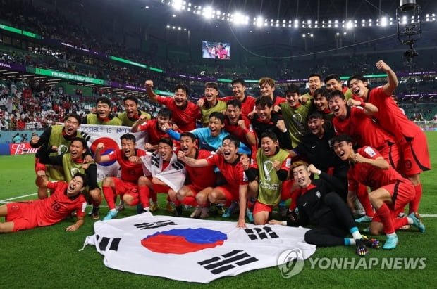 [월드컵] BBC "한국서 손흥민은 축구를 초월한 선수…슈퍼히어로"