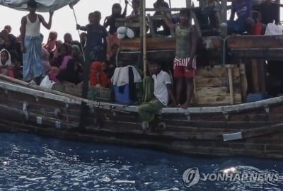 로힝야족 150명 탄 배 태국 인근 해상서 표류 중…"일부 사망"