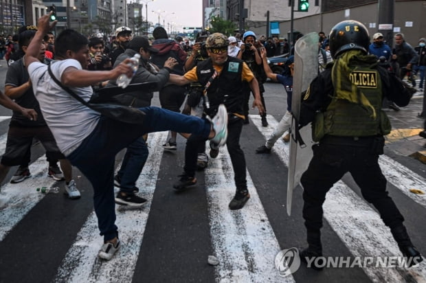 In Peru protests against the impeachment of the president intensify 20 injured