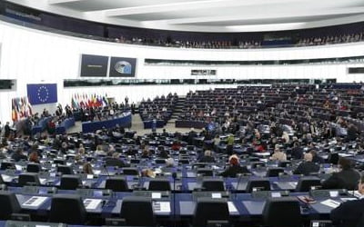 '카타르 EU 로비 스캔들' 일파만파…유럽의회도 압수수색