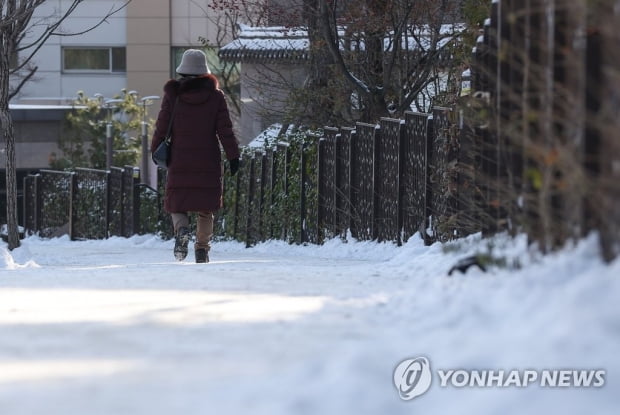 전국 곳곳에 대설특보…한낮에도 영하권 강추위