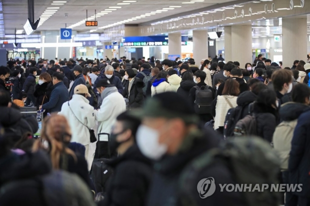 "내일 딸 졸업식인데"…폭설·강풍에 제주에 갇힌 사람들