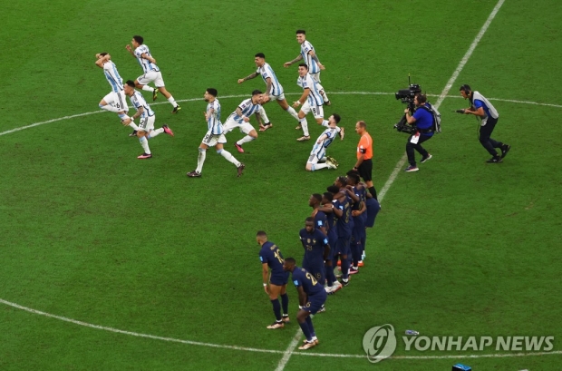 [월드컵] '디펜딩 챔피언' 저주 깼지만…2연패 문턱에서 무너진 프랑스