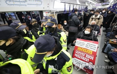 전장연 '게릴라 시위' 출근길 1호선 40분 지연