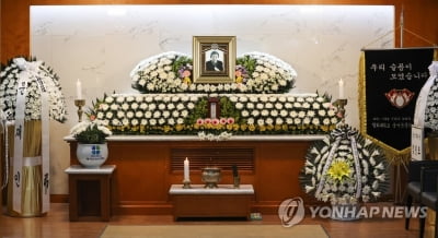 "어지러운 시대에 깊은 울림"…'난쏘공' 조세희 추모물결