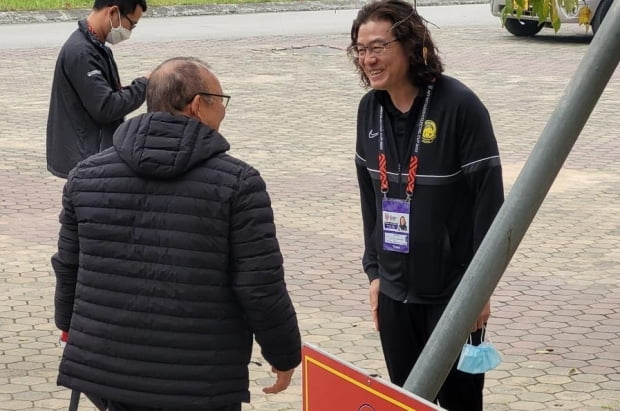 베트남 박항서호, 미쓰비시컵서 김판곤의 말레이시아 3-0 제압