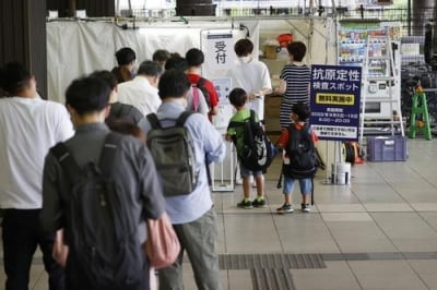 "日, 내년 4월 코로나 독감처럼 관리 검토…실내 마스크 해제"