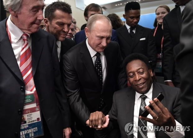 Putin also pays tribute to the soccer emperor Pele… The outstanding son of the Brazilian people