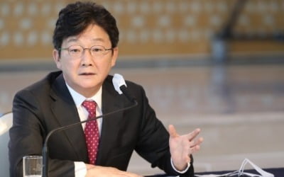 유승민 "윤핵관 제거해야…대통령 이름 파는 형편없는 정치인" 