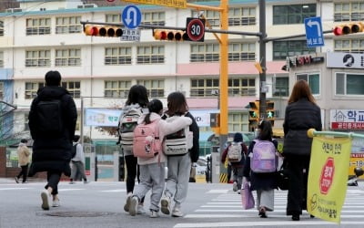 내년 6월부터 '만 나이' 사용 통일…관련법 개정안 법사위 통과